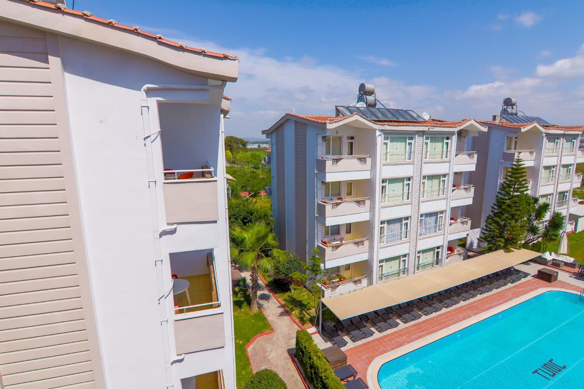 New Garden Hotel Side Exterior foto