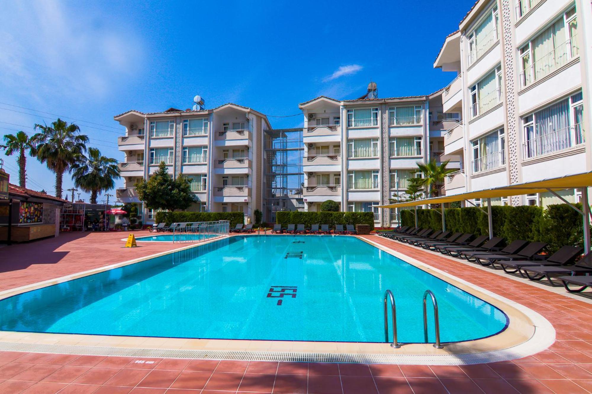 New Garden Hotel Side Exterior foto