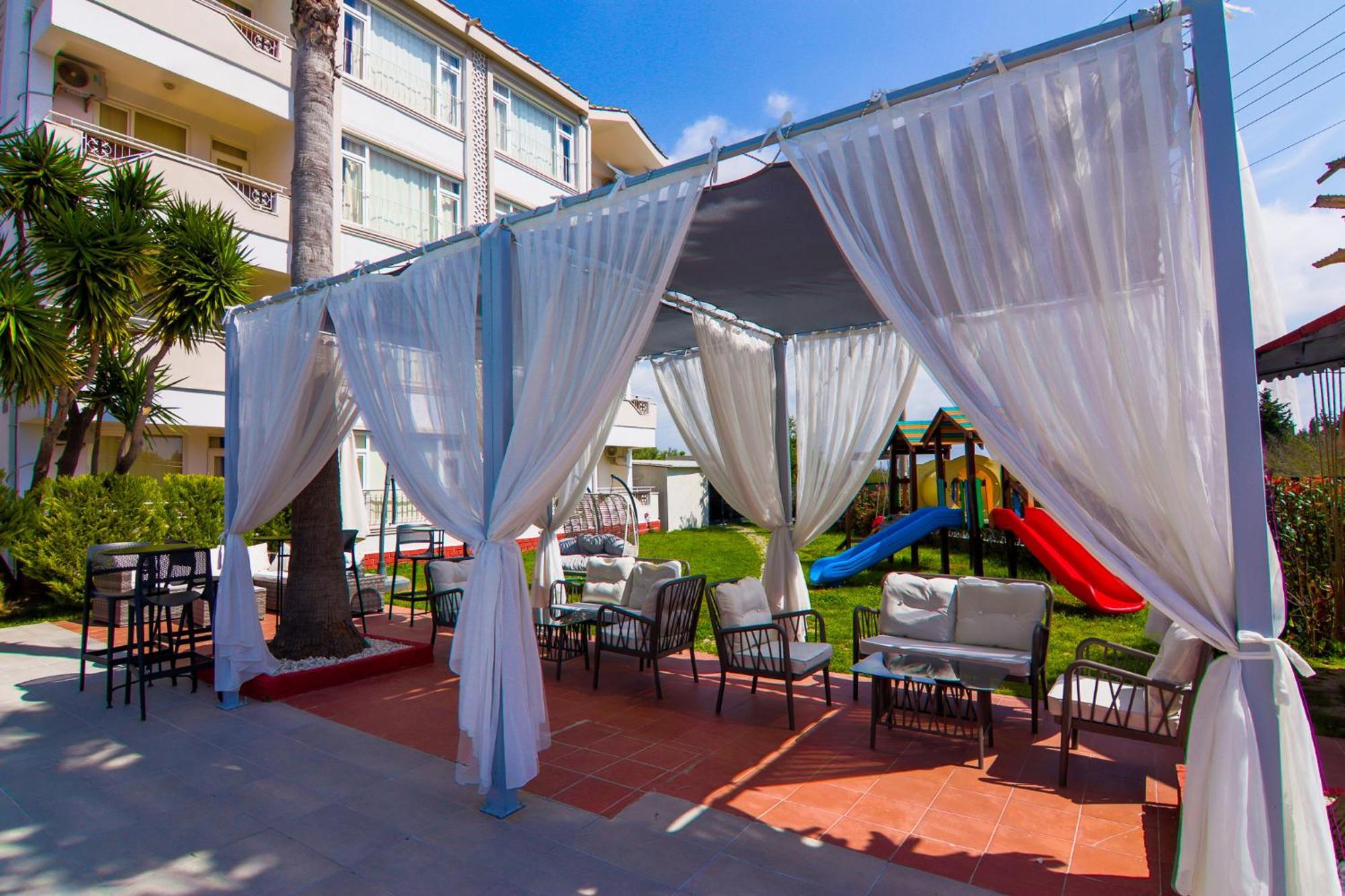 New Garden Hotel Side Exterior foto