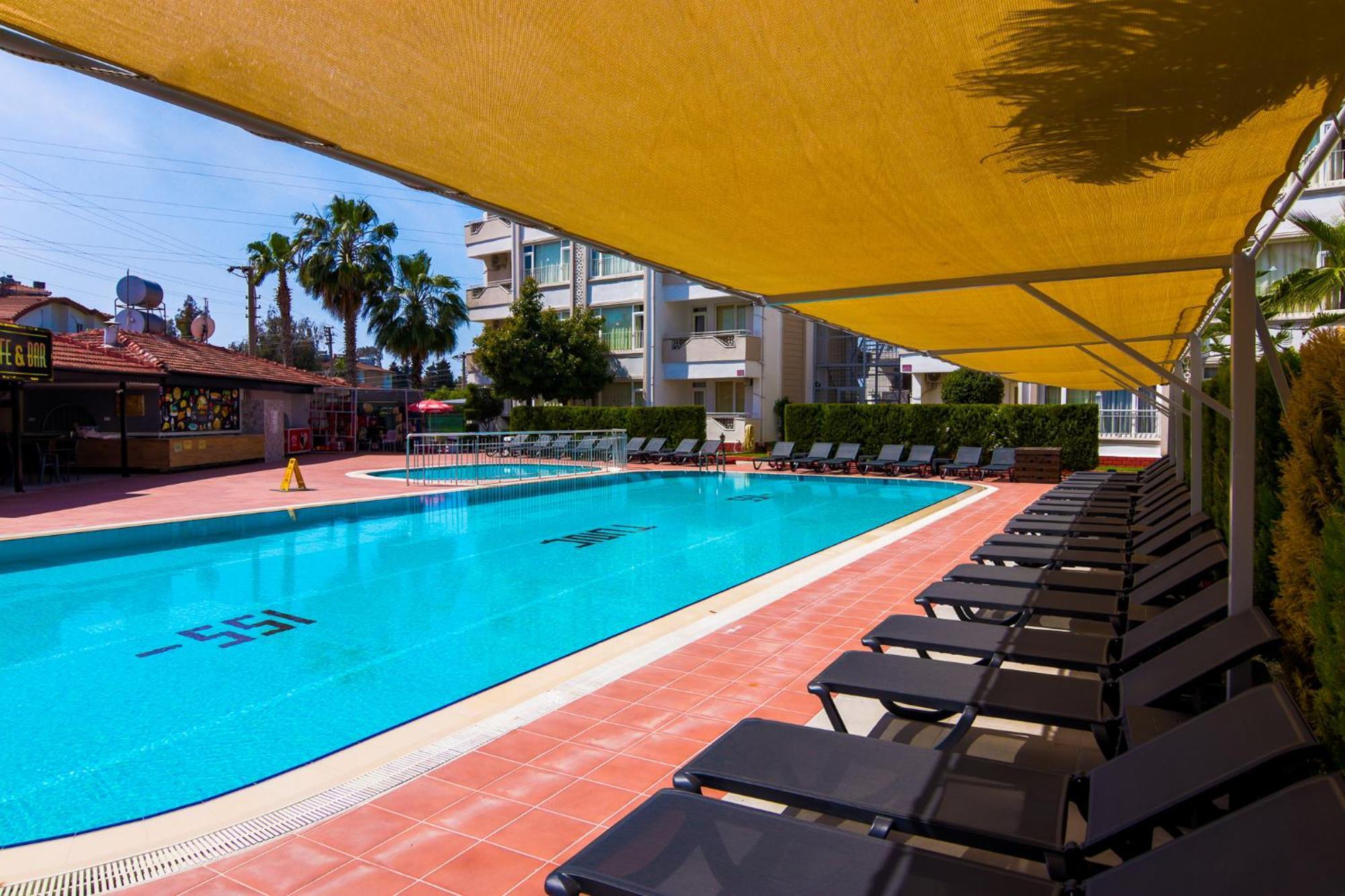New Garden Hotel Side Exterior foto